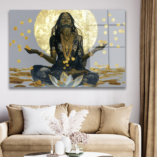 Altın Ay Meditasyonu cam tablo — duvarda dekorasyon görünümü