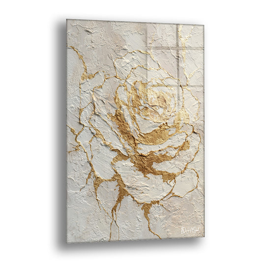 Beyaz Altın Gül cam tablo — beyaz kabartma görünümlü bir yüzeyin içinden altın çizgilerle beliren tek bir gülü anlatan zarif