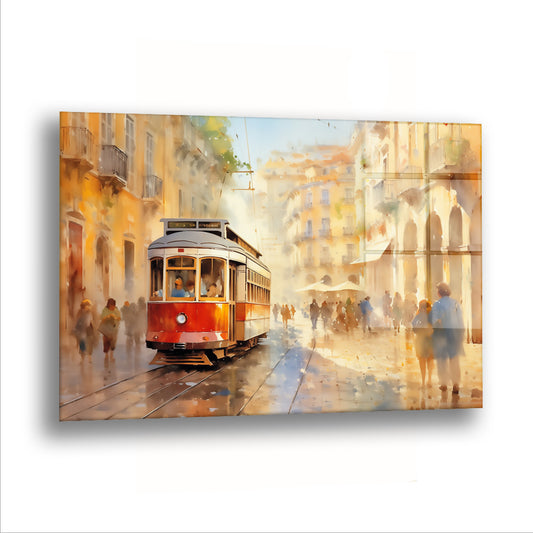 Kırmızı Tramvay 2 cam tablo — Güneşin doldurduğu bir caddede kırmızı tramvay, kalabalığın arasından geçiyor.