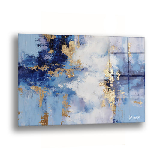 Lacivert Altın Bulutlar cam tablo — Açık mavi bir gökyüzünde beyaz bulutlar, lacivert lekeler ve altın izlerle birlikte yürüy