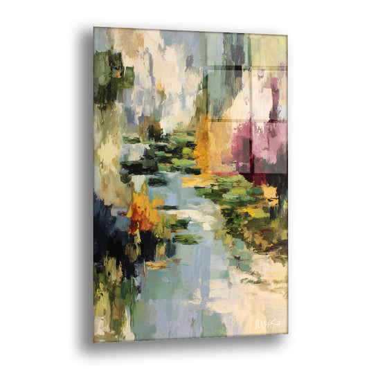 Puslu Bahçe cam tablo — nilüfer yapraklarıyla dolu bir su kanalını kıyıdaki renkli çiçeklerle birlikte izlenimci bir sis için