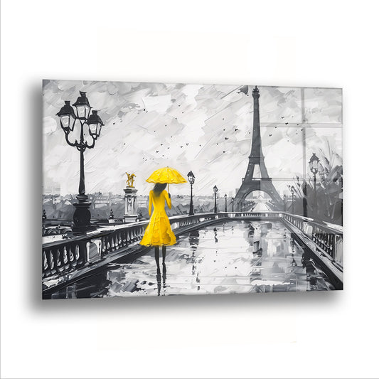 Sarı Şemsiyeli Paris cam tablo — Siyah beyaz bir Paris gününde tek renk: iki kişinin paylaştığı sarı şemsiye.