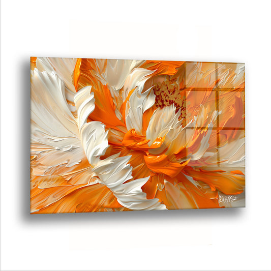 Turuncu Tüylü Çiçek cam tablo — Tüy gibi kıvrılan beyaz ve turuncu yapraklar, iri bir çiçeğin kalbine doğru toplanıyor.