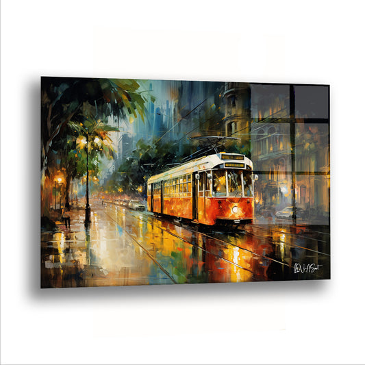 Yağmurda Tramvay cam tablo — Sarı bir tramvay, bulvarın ortasında duruyor.