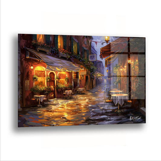 Yağmurlu Sokak cam tablo — Dar bir sokakta masalar, kimseyi beklemeden kurulmuş.