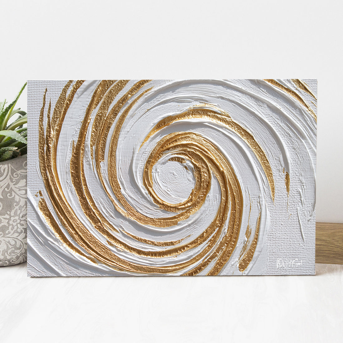 Altın Beyaz Spiral kanvas tablo — iç mekân uygulama örneği