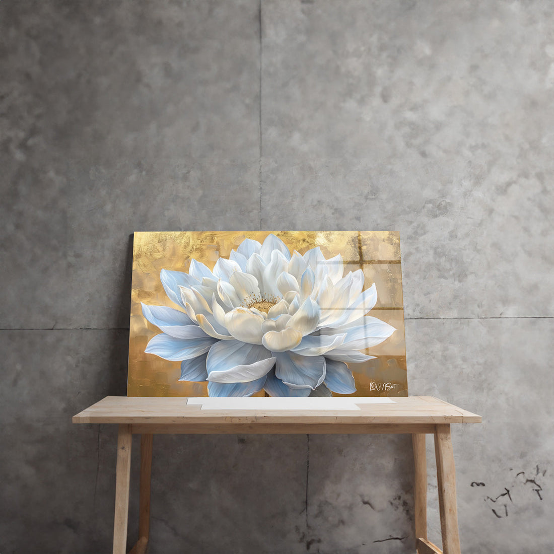 Altın Fonda Beyaz Lotus cam tablo — farklı açıdan görünüm