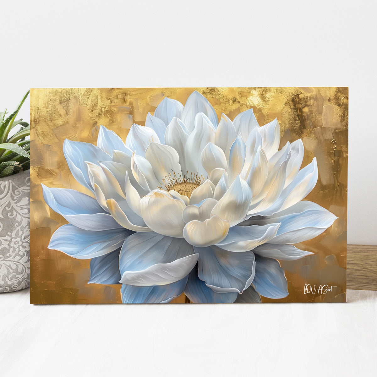Altın Fonda Beyaz Lotus kanvas tablo — iç mekân uygulama örneği