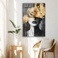 Altın Güllü Portre 2 cam tablo — duvarda dekorasyon görünümü