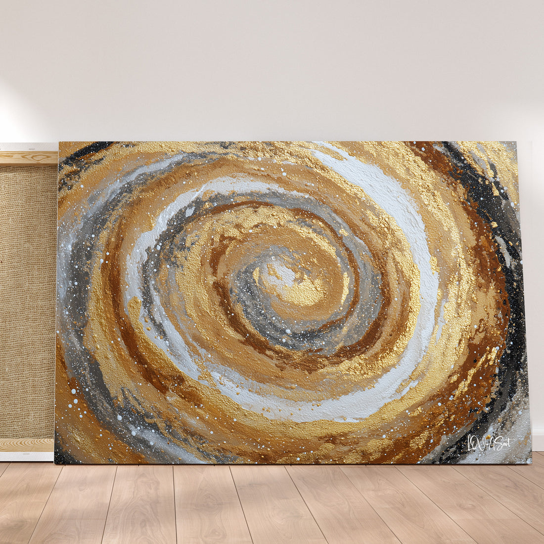 Altın Spiral 2 kanvas tablo — iç mekân uygulama örneği