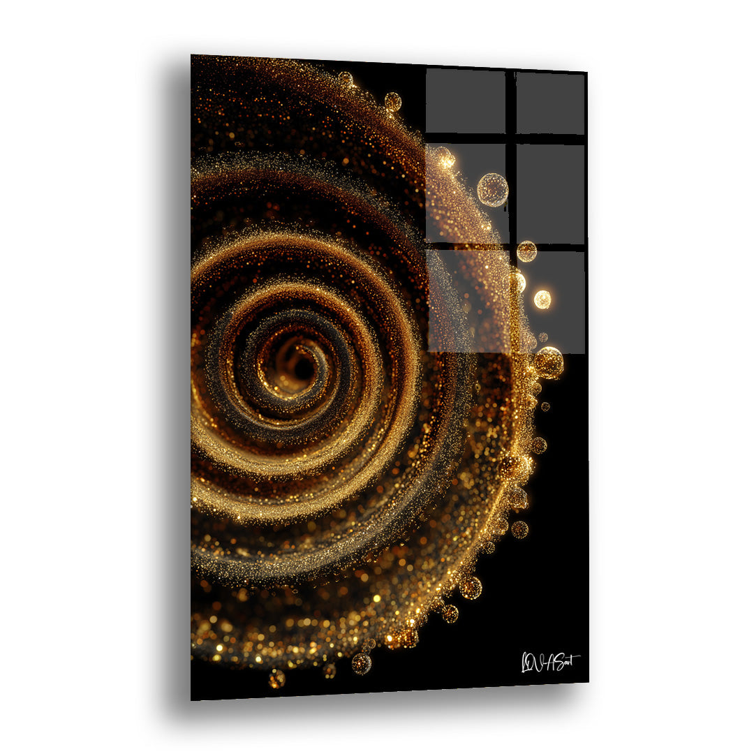 Altın Spiral 3 cam tablo — gece karanlığında ışıldayan altın bir galaksi sarmalını camın ardına alıyor.