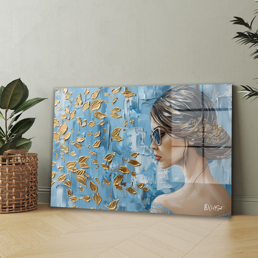 Altın Yapraklı Kadın Profili cam tablo — iç mekân uygulama örneği