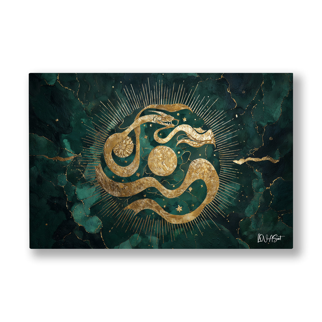 Altın Yılan kanvas tablo — Koyu yeşil bir gecede altın bir yılan, madalyon gibi sarmal çiziyor.