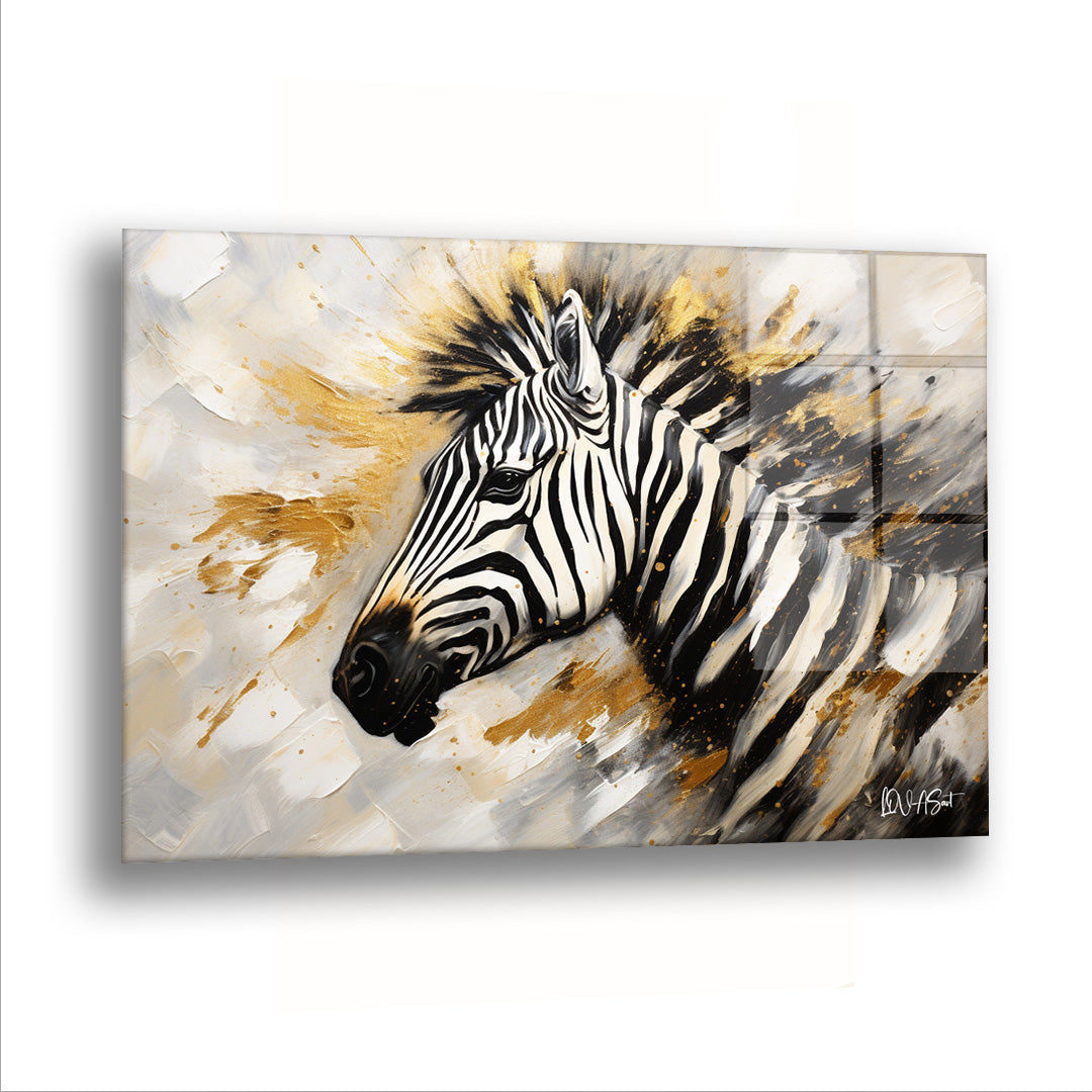 Altın Zebra 2 cam tablo — Başını hafifçe çeviren zebra, siyah beyaz çizgilerinin arasına altın parıltılar almış.