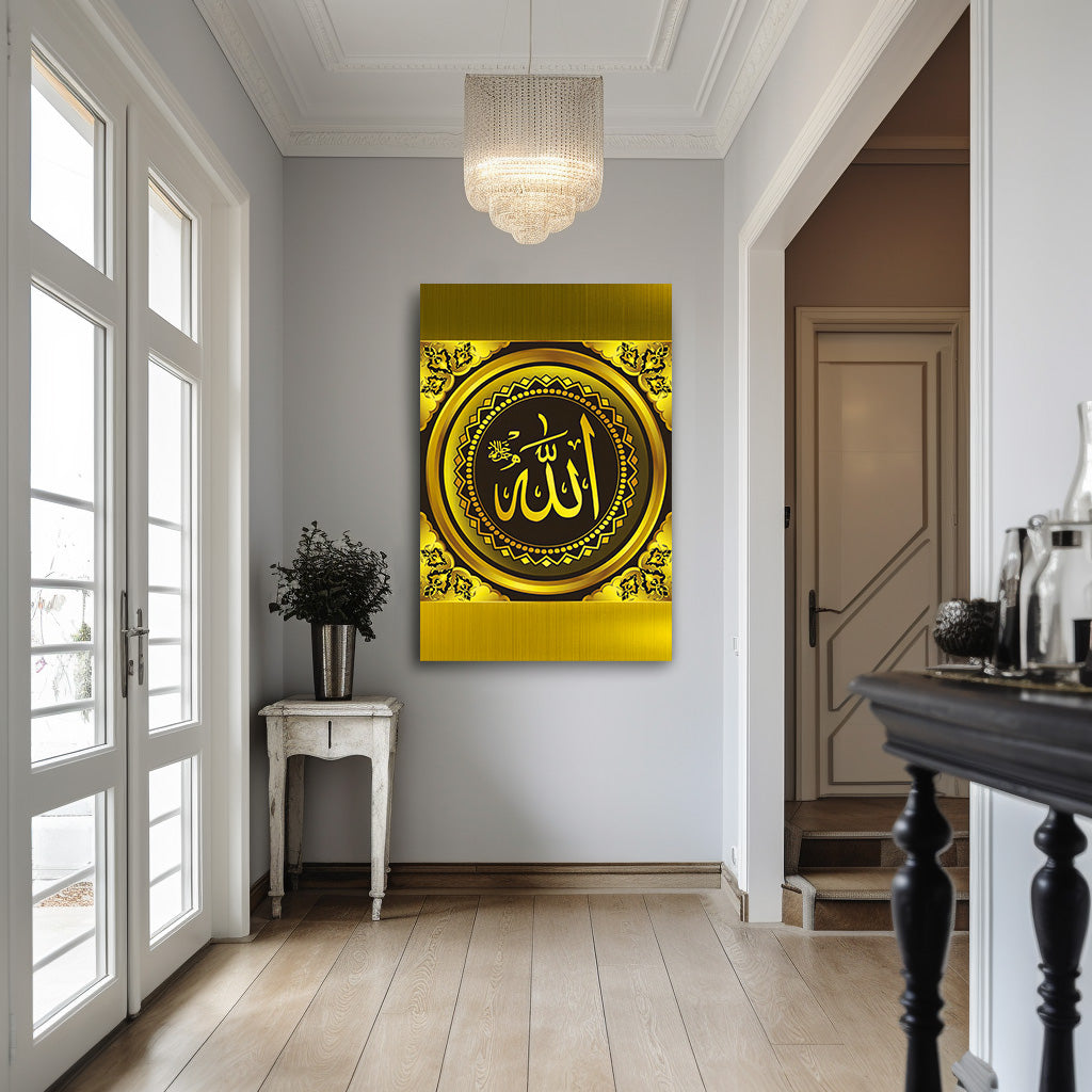 Altın Zeminde Allah Madalyonu kanvas tablo — duvarda dekorasyon görünümü