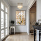 Altın Zeminde Beyaz Çiçek 3 cam tablo — iç mekân uygulama örneği