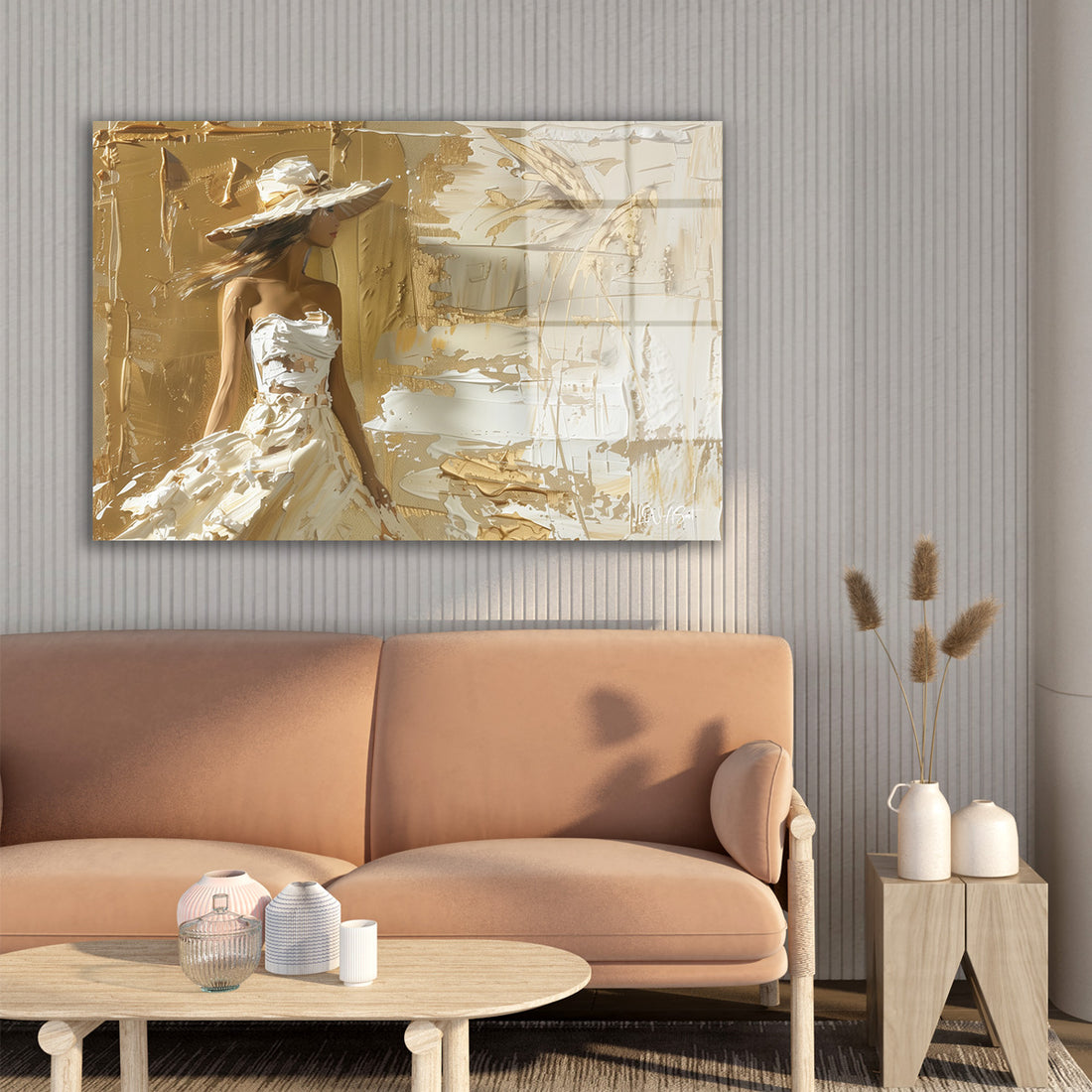 Altın Zeminde Şapkalı Kadın cam tablo — farklı açıdan görünüm