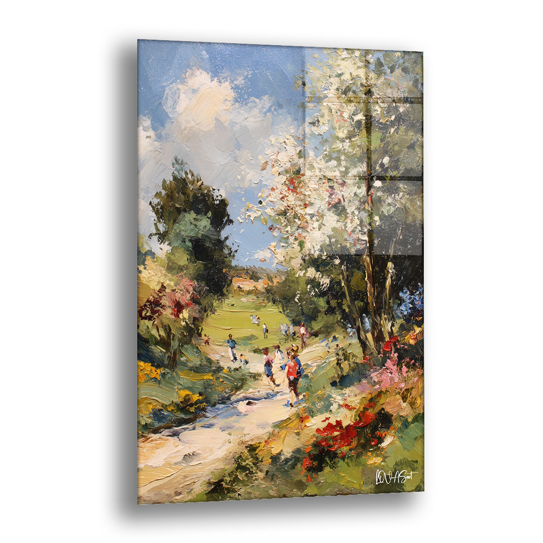 Bahar Yolu cam tablo — çiçekli ağaçların arasından geçen toprak bir yolda yürüyen insanları, mavi gökyüzü ve bulutların altın