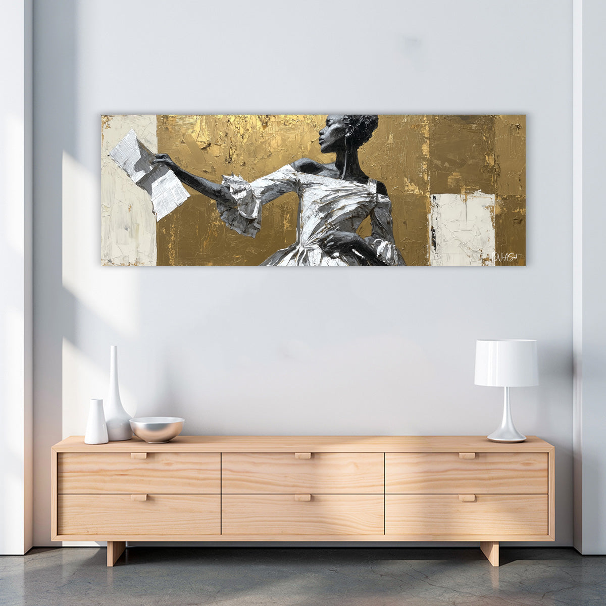 Beyaz Elbiseli Kadın