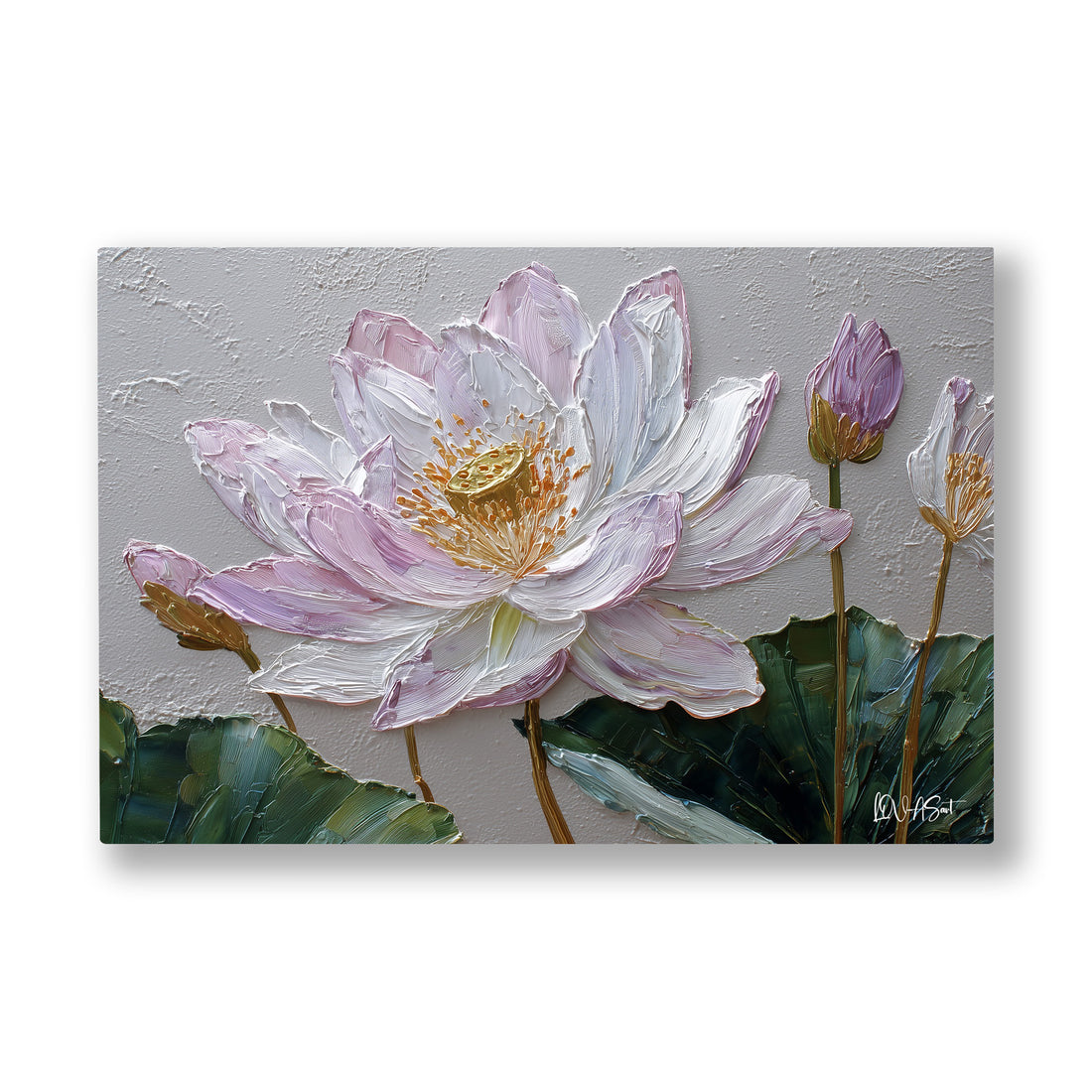 Beyaz Lotus 6 kanvas tablo — Yeşil yaprakların üstünde açan pembe uçlu nilüfer ve yanındaki tomurcuk.