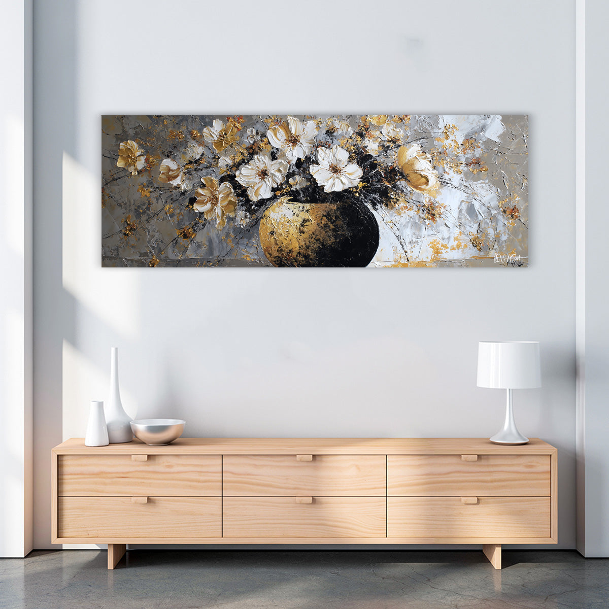 Bronz Vazo Ve Çiçekler