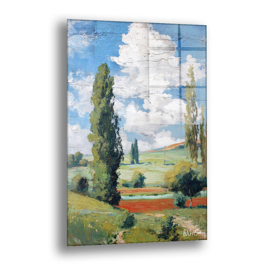 Bulutlu Servi Tarlaları cam tablo — yeşil tepelerin üzerinde yükselen uzun servi ağaçlarını, kırmızı tarla şeritleri ve beyaz