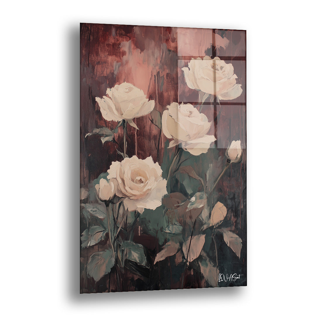 Eskitme Dörtlü cam tablo — bordo ve gül kurusu tonlu zeminde krem güllerin yumuşak bir buketini gösterir.
