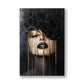 Gül Başlıklı Kadın kanvas tablo — Siyah güllerden bir taçla karanlığa gömülmüş kadın yüzü ve altın gözyaşı.