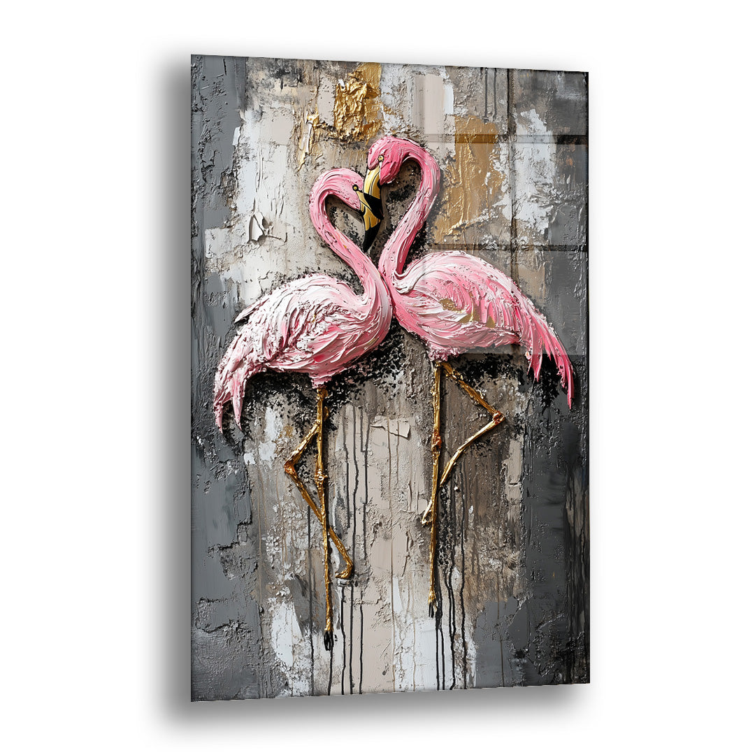 İki Flamingo cam tablo — boyunlarını kalp biçiminde birleştiren iki pembe flamingoyu eskitilmiş bir zeminde gösterir.