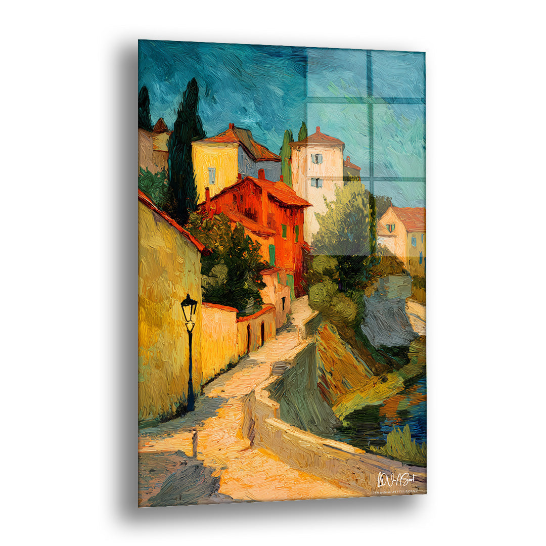 Kırmızı Evli Sokak cam tablo — turuncu çatılı evlerin arasından ışıklı bir yola uzanan sokağı Van Gogh esintili fırça izleriy