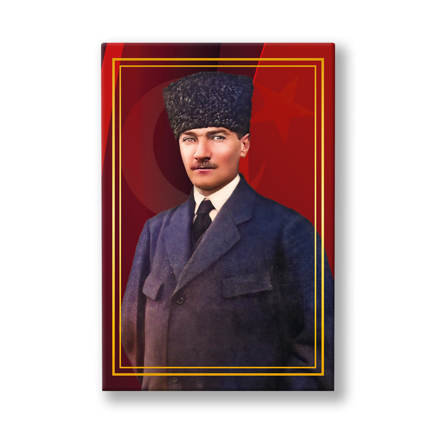Kırmızı Zeminde Kalpaklı Atatürk kanvas tablo — Kırmızı bayrak zemini önünde kalpağı ve kalın paltosuyla duran Atatürk portresi, ince altın bir çerçeveyle sunuluyor.