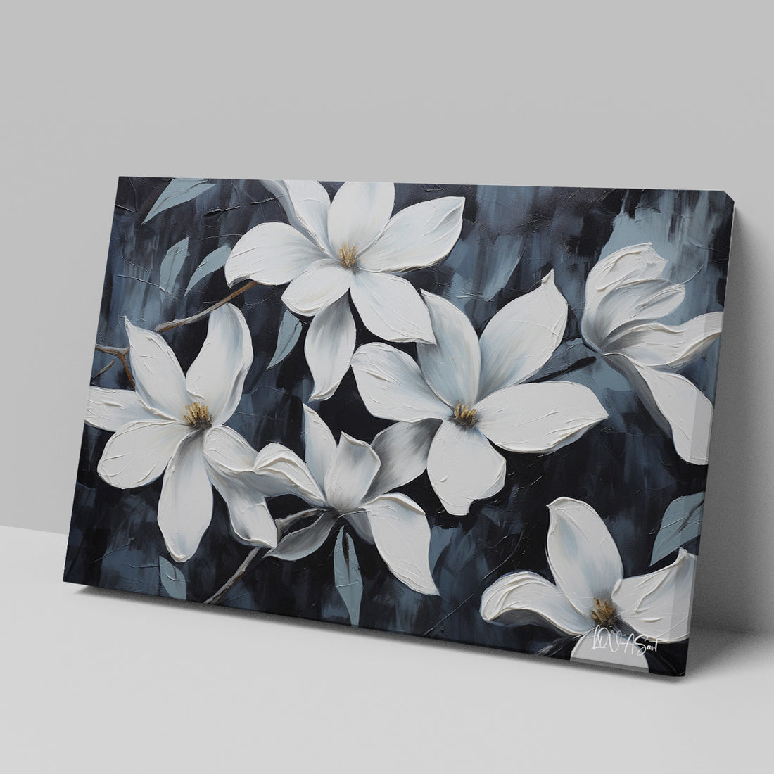 Koyu Zeminde Beyaz Çiçekler kanvas tablo — duvarda dekorasyon görünümü