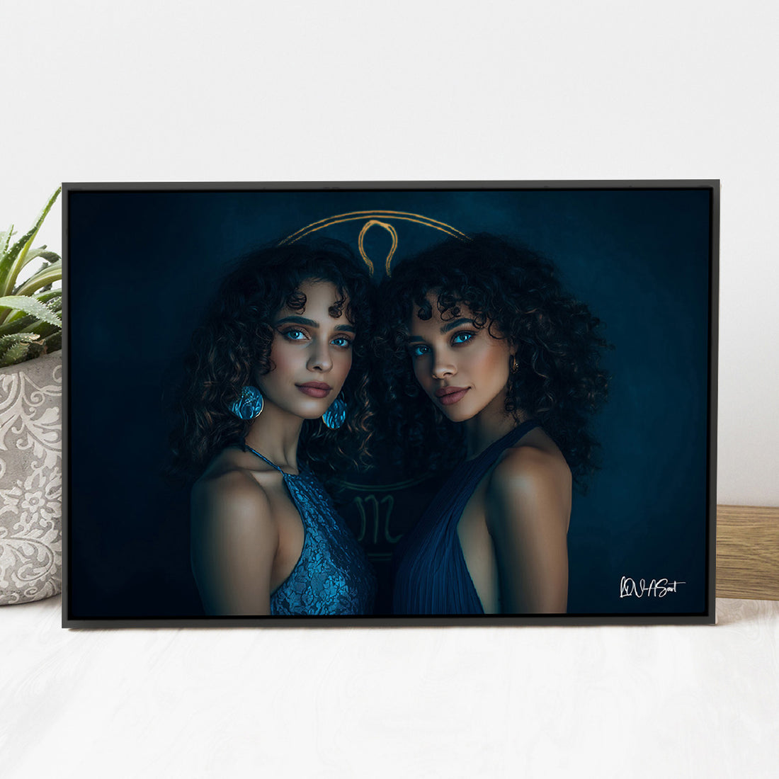 Mavi Işıkta İki Kadın - Kalın Metal Çerçeveli Kanvas Tablo