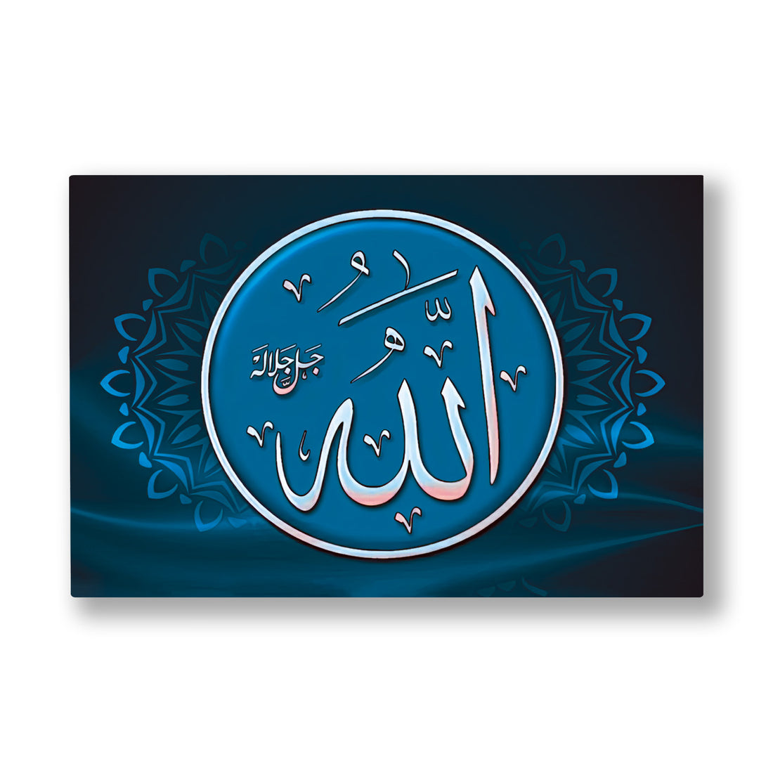 Mavi Madalyonlu Allah Lafzı kanvas tablo — Turkuaz tonlu bir zeminde, madalyon içinde gümüş konturlu Allah lafzı ve arkasında açılan rozet motifi.