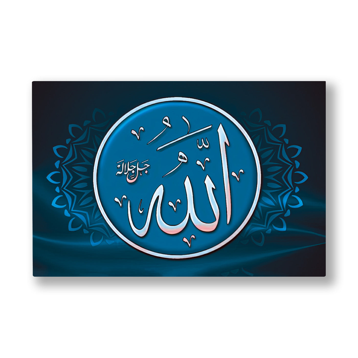Mavi Madalyonlu Allah Lafzı kanvas tablo — Turkuaz tonlu bir zeminde, madalyon içinde gümüş konturlu Allah lafzı ve arkasında açılan rozet motifi.