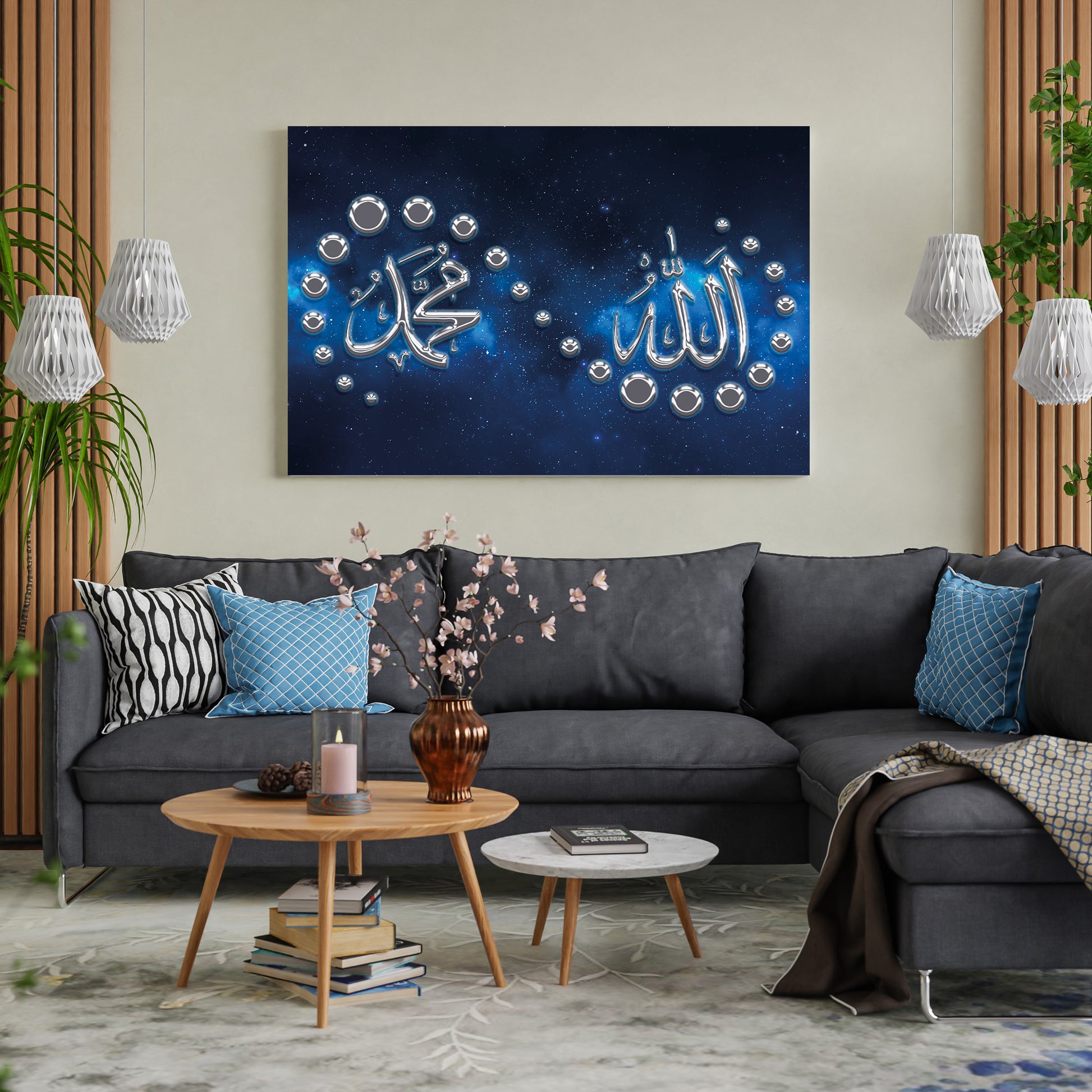 Mavi Zeminde Allah ve Muhammed kanvas tablo — iç mekân uygulama örneği