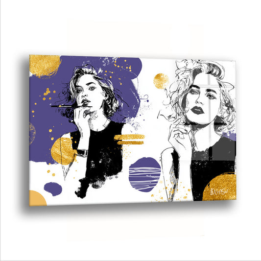 Mor Çizgi Portreler cam tablo — Beyaz bir sayfada iki kadın portresi, ince siyah çizgiler ve mor altın lekelerle yan yana dur