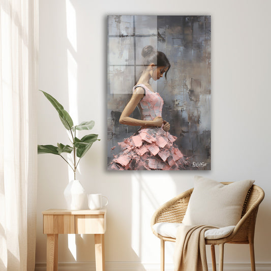 Pembe Elbiseli Kız cam tablo — iç mekân uygulama örneği