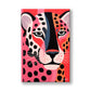 Pembe Fonda Leopar kanvas tablo — Mercan pembesi zeminde tam karşıya bakan pop art leopar yüzü.