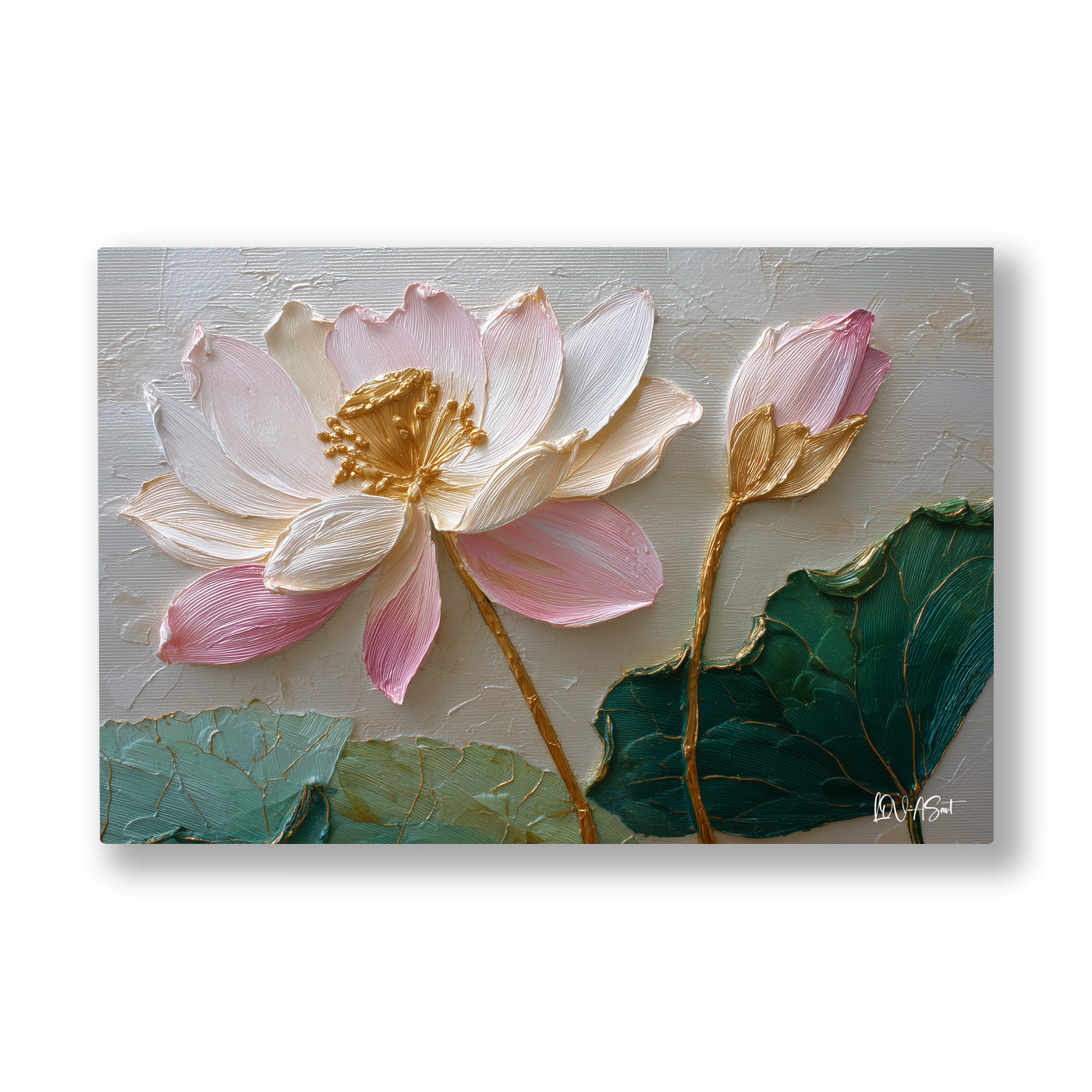 Pembe Lotus 3 kanvas tablo — Geniş yeşil yaprağın yanında usulca açan krem beyazı bir nilüfer.