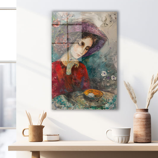 Şapkalı Kadın 3 cam tablo — duvarda dekorasyon görünümü