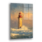 Sarı Kule Feneri cam tablo — kızıl çatılı bir deniz fenerini gün batımının altın bulutları ve köpüren dalgaların önünde yalnı