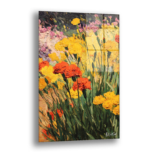 Sarı Turuncu Çiçekler cam tablo — sarı, turuncu ve kırmızı çiçeklerin iri boyutlarla yan yana dizildiği sıcak bir bahçe manza