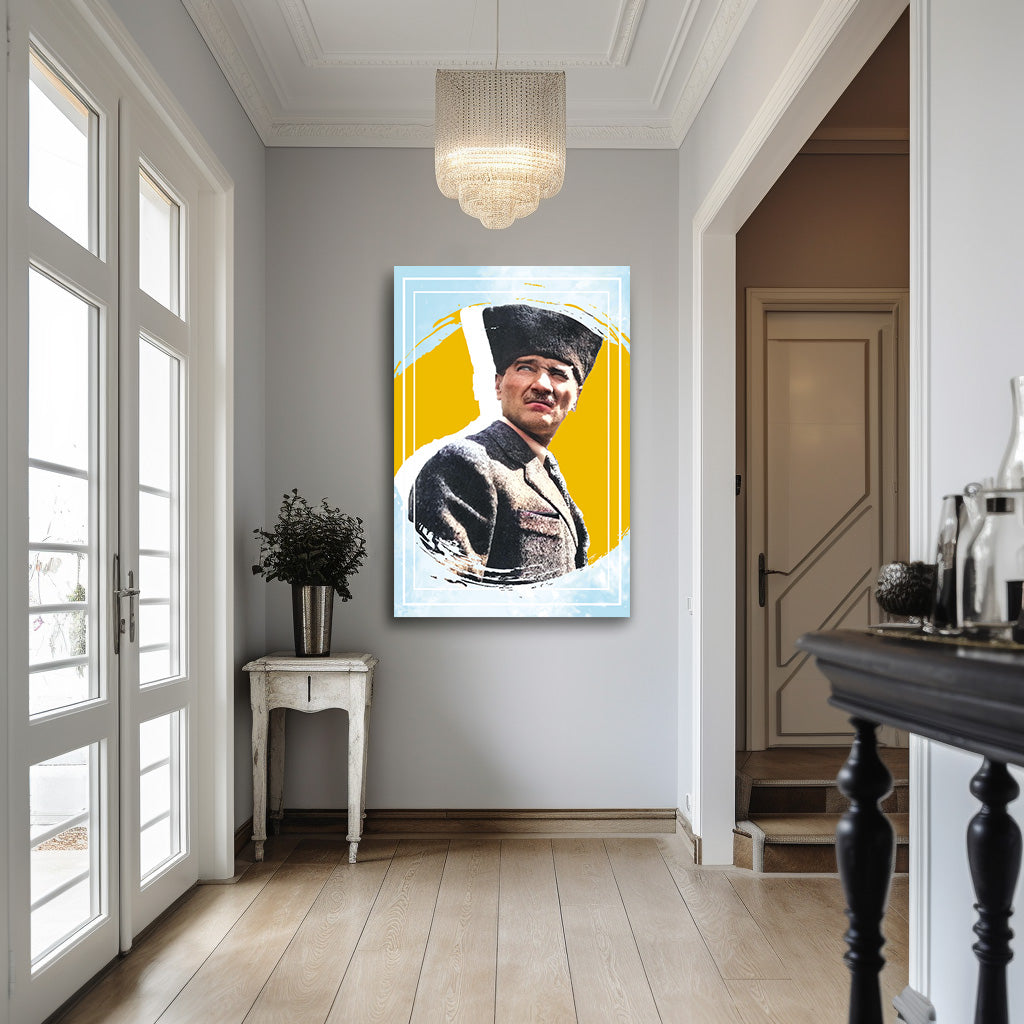 Sarı Zeminde Kalpaklı Atatürk kanvas tablo — duvarda dekorasyon görünümü