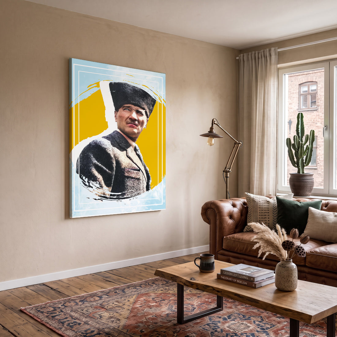 Sarı Zeminde Kalpaklı Atatürk kanvas tablo — iç mekân uygulama örneği