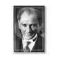 Siyah Beyaz Atatürk Portresi kanvas tablo — Siyah beyaz bir Atatürk portresi, arkasında beliren bayrak yansımasıyla birlikte ince bir çerçeve içinde duruyor.