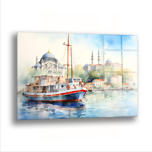Suluboya Cami ve Tekne cam tablo — Bir liman kenarında demirlemiş tekne, arkasındaki cami siluetiyle aynı karede duruyor.