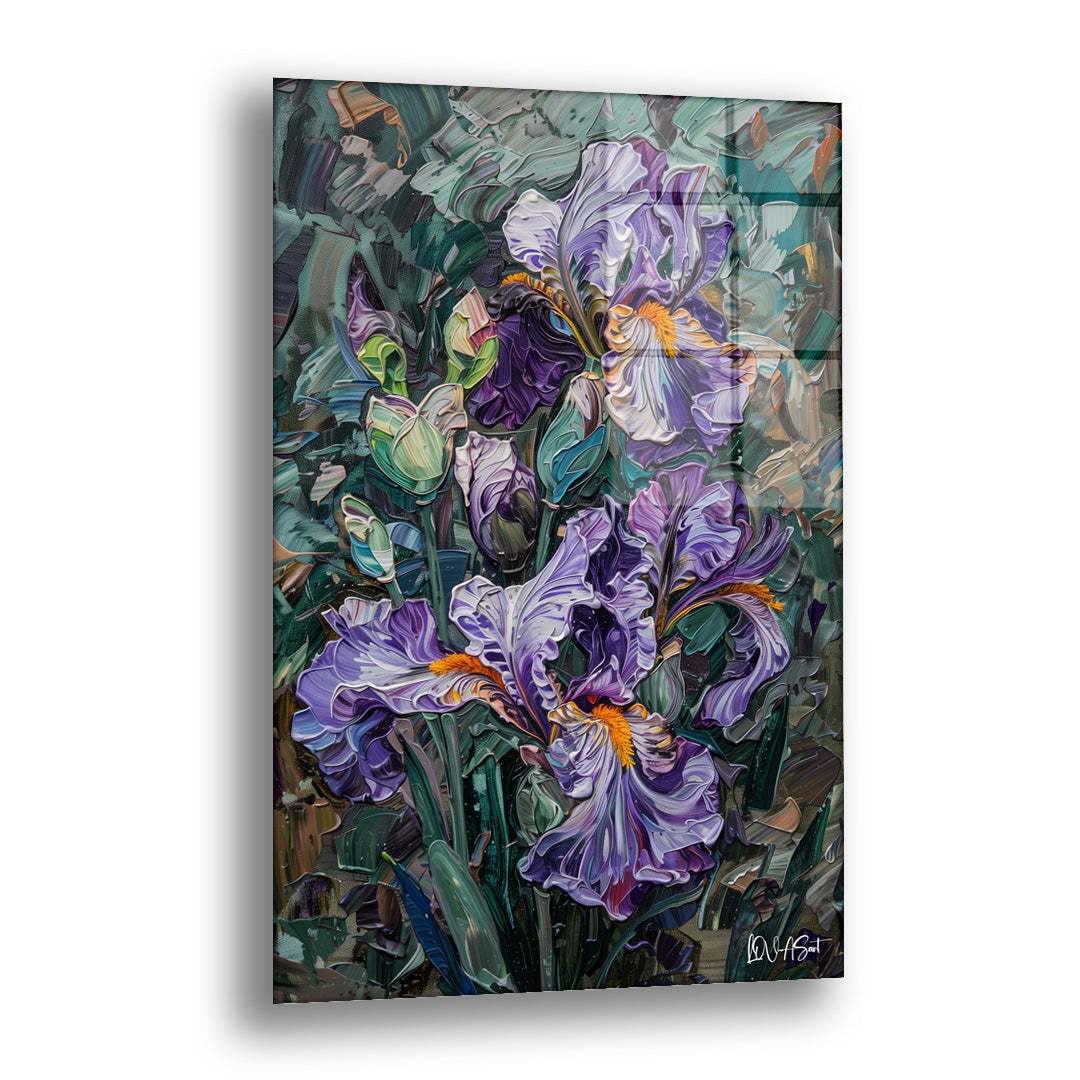 Süsen Bahçesi cam tablo — mor süsenleri koyu yeşil yapraklar arasında yoğun ve gösterişli bir bahçeye dönüştürür.