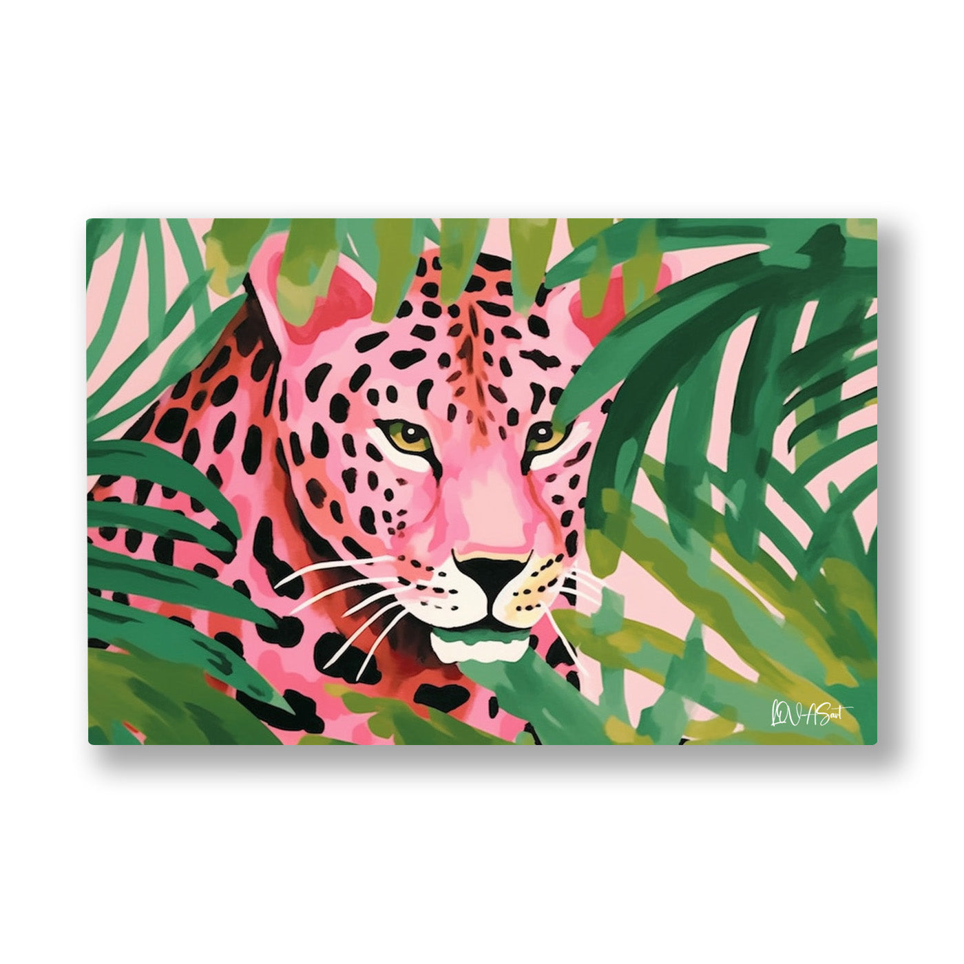 Tropikal Pembe Leopar kanvas tablo — Yeşil palmiye yapraklarının arasından bakan pembe benekli bir leopar.