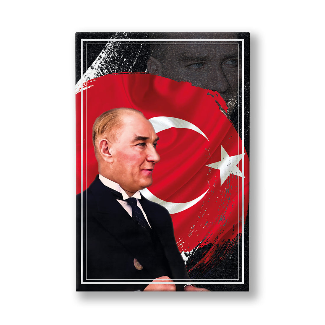 Türk Bayraklı Atatürk Portresi kanvas tablo — Kırmızı Türk bayrağının önünde, takım elbiseli ve yandan bakan bir Atatürk portresi.
